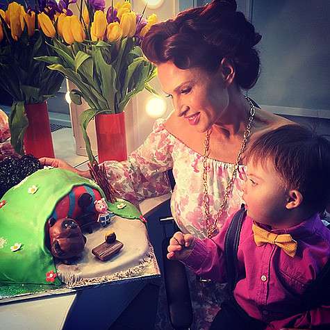 Bledans: «Спасибо за любимых героев на торте и за кучу сладостей, особенно за пирожные картошка в виде ягодок на палочке». Фото: Instagram.com/bledans.