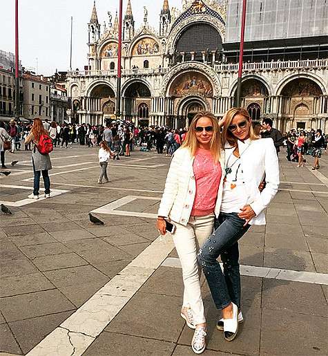 Татьяна Навка с дочерью Александрой в Венеции. Фото: Instagram.com.