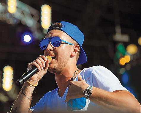 Я очень плотно занят делами. Мне не до серьезных отношений. Я готов к романам, но обзаводиться семьей или жить с кем-то вместе не хочу. Фото: материалы пресс-служб.