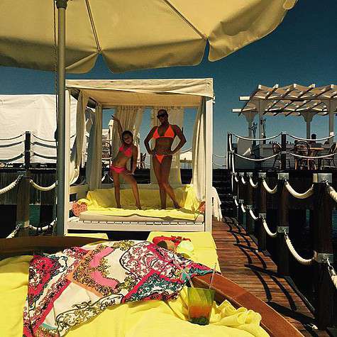 По мнению поклонников, Анастасия слишком рано начала приучать дочку к взрослой жизни. Фото: социальные сети