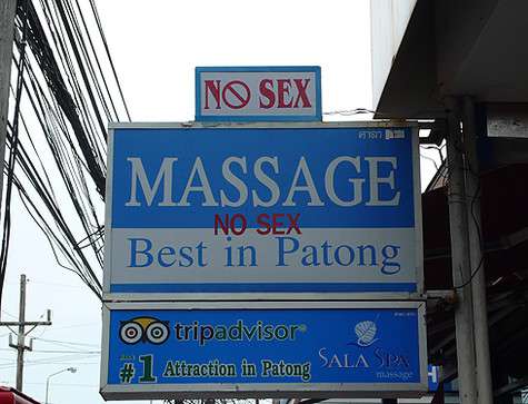 Этот никогда не спящий городок мало подходит для тихого семейного отдыха. Фото: Ольга Сапрыкина.