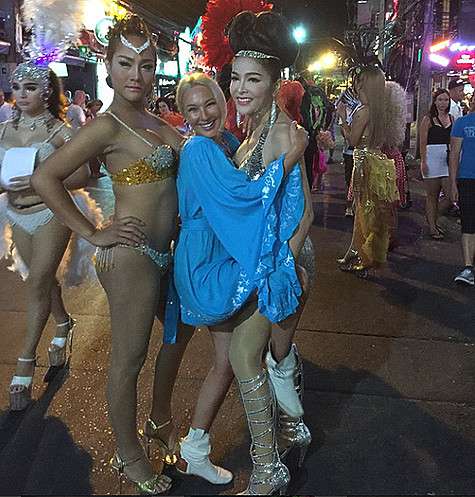 Leratv: «Сфотографировалась с ними ( за деньги )». Фото: Instagram.com/Leratv.