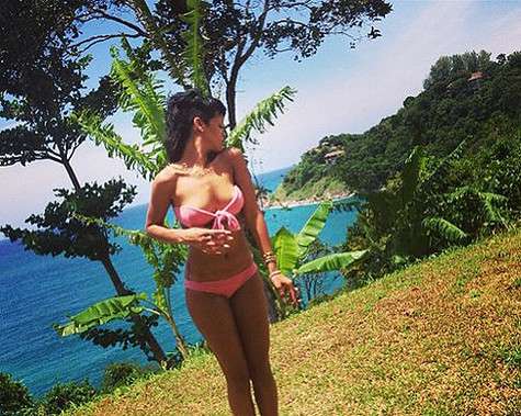 Поклонники подсчитывали, какое количество купальников сменит певица во время отдыха в Таиланде. Фото: Instagram.com.