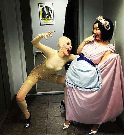 Ксения Собчак и Сэсэг Хапсасова. Кто — красавица, а кто — чудовище, догадались все и сразу. Фото: Instagram.com/xenia_sobchak.