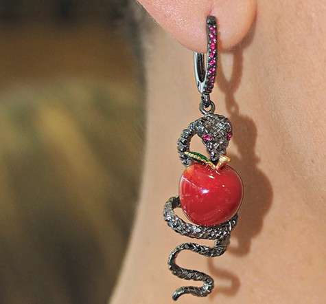 Серьги Даши Астафьевой. Фото: Геннадий Авраменко.