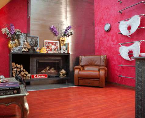 Кожаное кресло со вставками из крокодиловой кожи стоит целое состояние. Фото: Сергей Козловский Кожаное кресло со вставками из крокодиловой кожи стоит целое состояние. Фото: Сергей Козловский