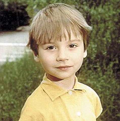 В честь своего дня рождения Лазарев опубликовал свою детскую фотографию. Фанаты артиста отметили, как сильно он был похож на старшего брата. Фото: Instagram.com/lazarevsergey.
