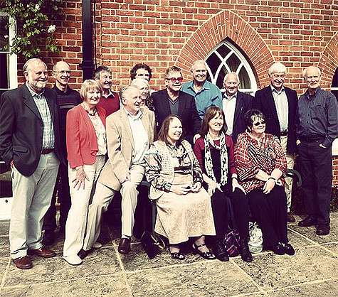 Элтон Джон на встрече выпускников. Фото: Instagram.com/eltonjohn.