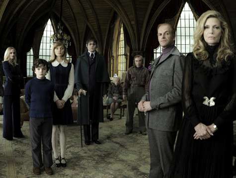 Кадр из фильма "Мрачные тени". Кадр из фильма Мрачные тени.