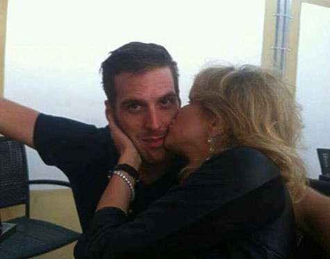 Французский бизнесмен ждал три года, пока Екатерина Архарова обратит на него внимание. «Человек невидимка)) 3 года!!!» - написала актриса о новом возлюбленном. Фото: Facebook.com.