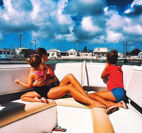 Ради отдыха с дочками Анна Седокова пропала из соцсетей на 10 дней. Фото: Instagram.com/annasedokova.