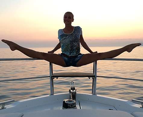 Шпагат Анастасии Волочковой. Фото: Instagram.com/volochkova_art.