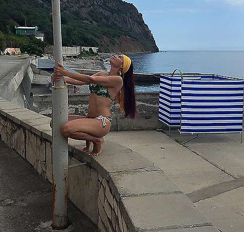 Некоторые подписчики Бледанс посоветовали ей быть скромнее. Фото: Instagram.com/bledans.