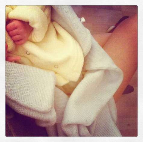 Первое фото сына Оксаны Акиньшиной. Фото: Twitter.com.