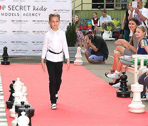 Дочь Ольги Ушаковой Ксения дебютировала в качестве манекенщицы. Фото: материалы пресс-служб. Дочь Ольги Ушаковой Ксения дебютировала в качестве манекенщицы. Фото: материалы пресс-служб.