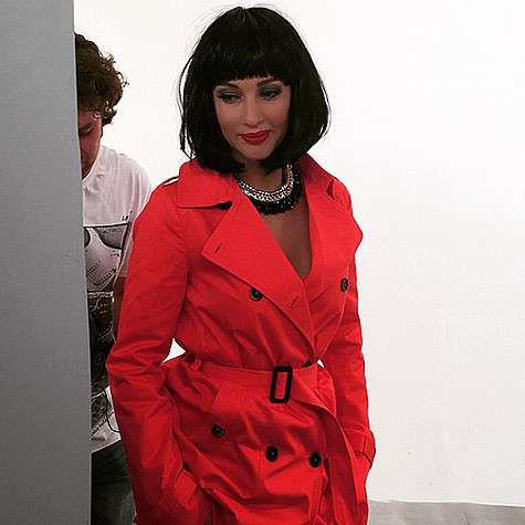 Лера Кудрявцева в черном парике. Фото: Instagram.com/leratv. Лера Кудрявцева в черном парике. Фото: Instagram.com/leratv.