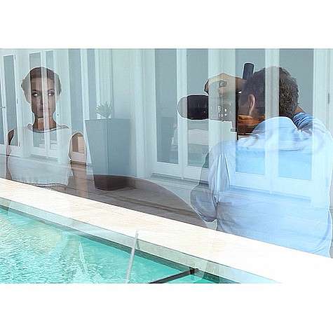 Даже во время завтрака Марио Тестино захотел сфотографировать Анджелину Джоли. Фото: Instagram.com/mariotestino.