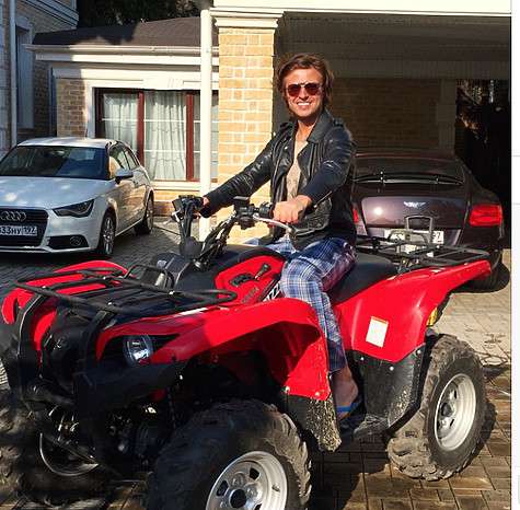 p_shalyapin: «СТАРТУЕЕЕЕМ!!!! Нет лучше Пасхи в кругу друзей и приятных сердцу лиц. Всех с праздником друзья!!Счастья и процветания вам!!!». Фото: социальные сети p_shalyapin: «СТАРТУЕЕЕЕМ!!!! Нет лучше Пасхи в кругу друзей и приятных сердцу лиц. Всех с праздником друзья!!Счастья и процветания вам!!!». Фото: социальные сети