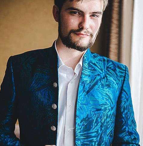 syabitova_roza: «Если у нас татарская свадьба, то жених должен быть в соответствующем костюме. Это была сложная задача, с которой успешно справился Вячеслав Михайлович Зайцев». Фото: Facebook.com/syabitova.