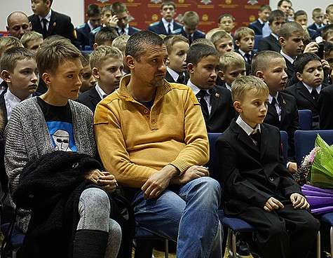 Курсанты устроили своего рода пресс-конференцию, во время которой завалили звездных гостей каверзными вопросами. Михаил Сафронов. 