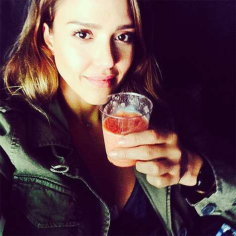 Во время беременности Джессика Альба готова была убить за кусок арбуза. А сейчас актриса обожает фруктовые смузи. Фото: Instagram.com/jessicaalba.