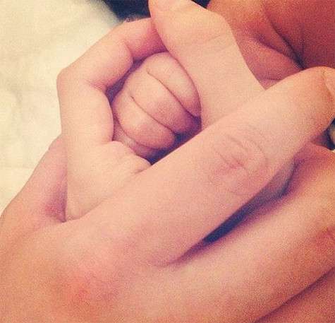 Первое фото первенца Агнии Дитковските и Алексея Чадова. Фото: Vk.com/id224689232.