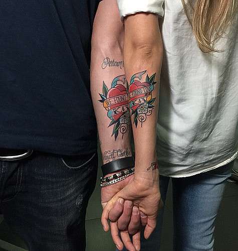 В подтверждение своих чувств Топалов и Данилина сделали одинаковые татуировки, на которых выбито: «Мы нашли любовь». Фото: Instagram.com/vladtopalovofficial.