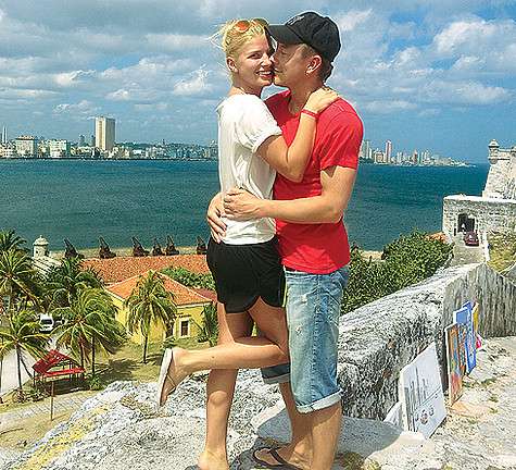 Настя Задорожная и фигурист Сергей Славнов вместе шесть лет. Они познакомились в 2008 году на ледовом телевизионном шоу. Фото: материалы пресс-служб.