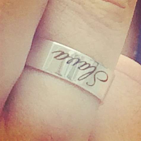 Обручальное кольцо Эдгара Каминского. Фото: Instagram.com/babaslavka.