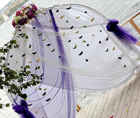 Шатер на природе — это самый дорогой вариант помещения для свадьбы. Фото автора.