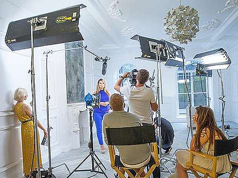 Помимо работы моделью в США, Катя Жаркова ведет программу «Есть один секрет» на российском телевидении. Фото: Facebook.com/estodinsekret.