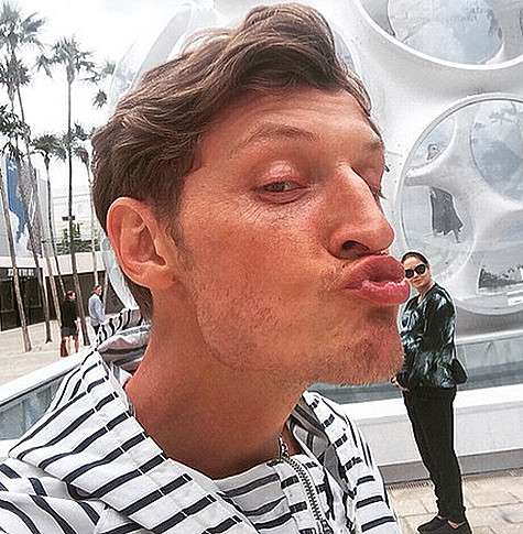 «Мы счастливы, теперь нас 4. У нас родилась дочка!» - подписала Утяшева этот снимок, сообщив таким образом поклонникам о том, что во второй раз стала мамой. Фото: Instagram.com/liasanutiasheva.