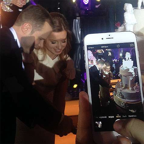 Свадебный торт Савичевой и Аршинова был украшен ангелочками. Фото: Instagram.com/angelasarkisova.