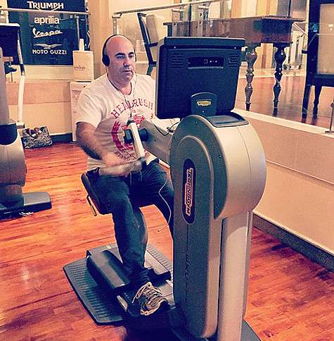 Иосиф Пригожин старается не отставать от своей жены. Фото: Instagram.com/prigozhin_iosif.