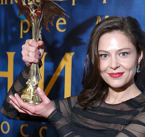 На кинопремии «Ника» Елена Лядова продемонстрировала обручальное кольцо.