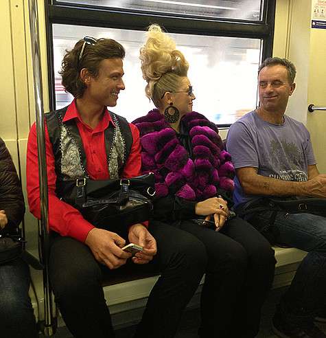 Прохор Шаляпин сделал Лене Лениной необычный сюрприз. В качестве подарка певец организовал для звезды поездку в московском метро. Фото: материалы пресс-служб.