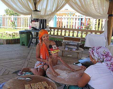 В этот отпуск Анна Городжая отправилась не только с мужем и сыном, но и с любимой свекровью. Фото: личный архив. В этот отпуск Анна Городжая отправилась не только с мужем и сыном, но и с любимой свекровью. Фото: личный архив.