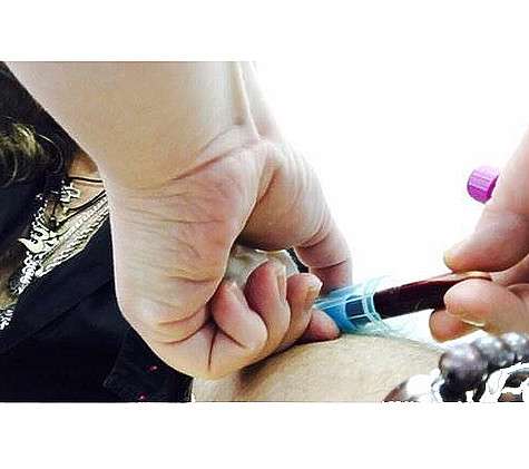 Джигурда лег в больницу, ему предстоит операция, какая именно – артист не сообщает. Как и полагается перед оперативным вмешательством, у него взяли все необходимые анализы. Фото: Twitter.com/ DZHIGURDA12.