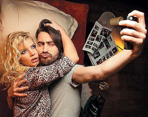 «Эта песня и клип должны понравиться многим девушкам. Они о том, какую лапшу нам часто вешают на уши мужчины, на какие ухищрения идут, чтобы затащить девушку в постель». Фото: материалы пресс-служб.