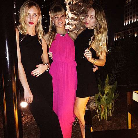 Алла Михеева с подругами. Фото: Instagram.com/Allamikheeva.