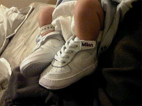 Ножки Милана. Фото: Twitter.com.