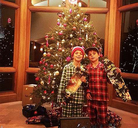 Сыновья Бритни Спирс получили в подарок скейтборды. Фото: Instagram.com.