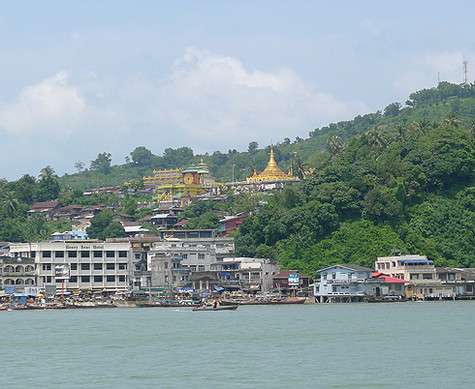 В 300 километрах от Пхукета находится Мьянма, куда и едут иностранцы для очередного штампа в паспорта.