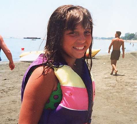 Алсу опубликовала детские снимки. Фото: Instagram.com/alsou_a.