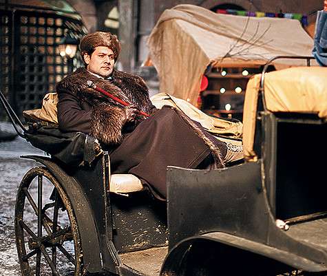 Роль Федора Шаляпина в картине исполнил оперый бас Ильдар Абдразаков. В фильме он исполнил старинный романс «Очи черные», который после съемок решил включить в свой репертуар. Фото: материалы пресс-служб.