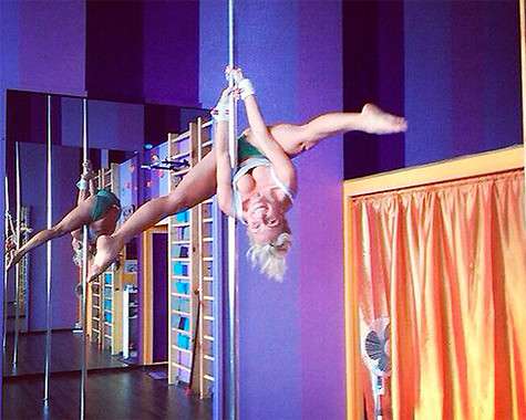 Кате Гордон уже удаются довольно сложные элементы танца у шеста. Фото: instagram.com/katyagordon. Кате Гордон уже удаются довольно сложные элементы танца у шеста. Фото: instagram.com/katyagordon.