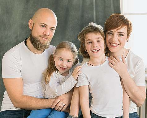 Тутта Ларсен вместе с мужем Валерием и детьми Лукой и Марфой. Фото: материалы пресс-служб.