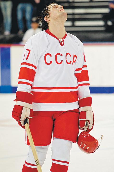 Знаменитого хоккеиста Валерия Харламова в картине «Легенда №17» сыграл Данила Козловский. Фото: материалы пресс-служб.