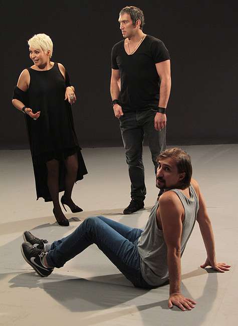 На съемках нового клипа Катя Лель и Александр Буре много смеялись.