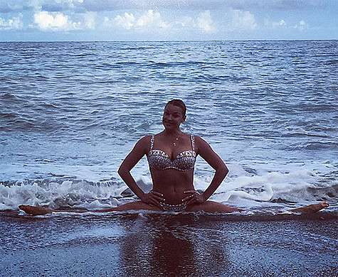 Анастасия Волочкова продемонстрировала очередной шпагат. Фото: Instagram.com/volochkova_art.